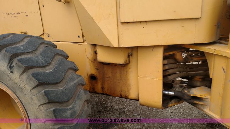 image for item L6010 1983 John Deere 644C wheel loader