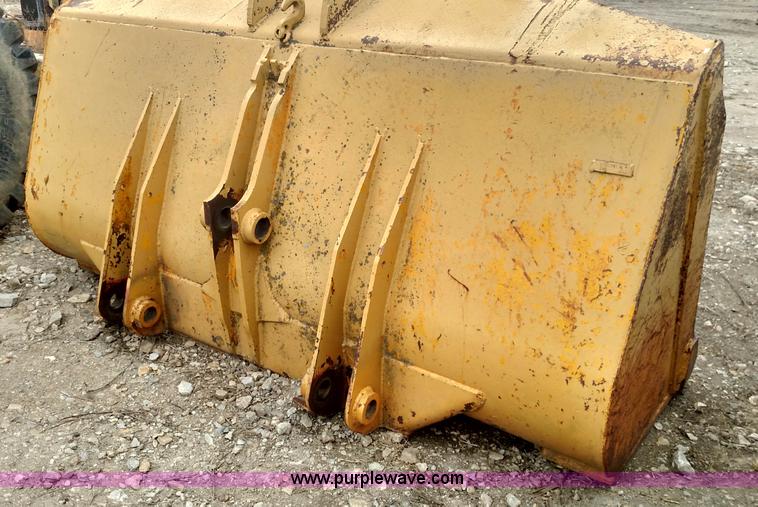 image for item L6010 1983 John Deere 644C wheel loader