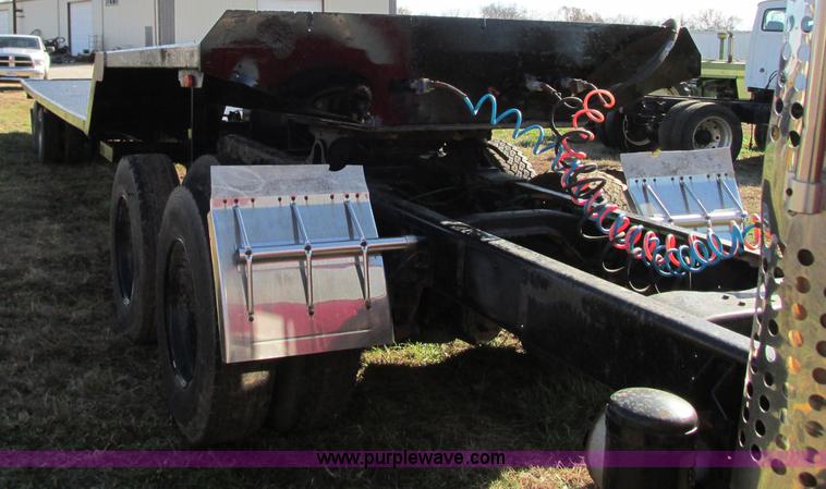 image for item N9302 1975 Landall drop deck trailer