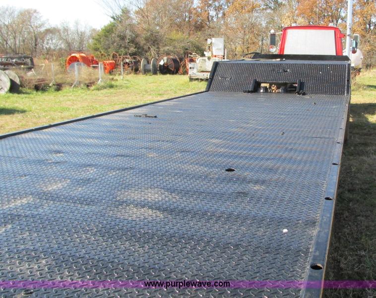 image for item N9302 1975 Landall drop deck trailer