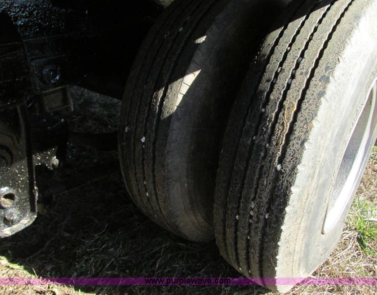 image for item N9302 1975 Landall drop deck trailer