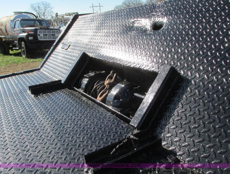 image for item N9302 1975 Landall drop deck trailer