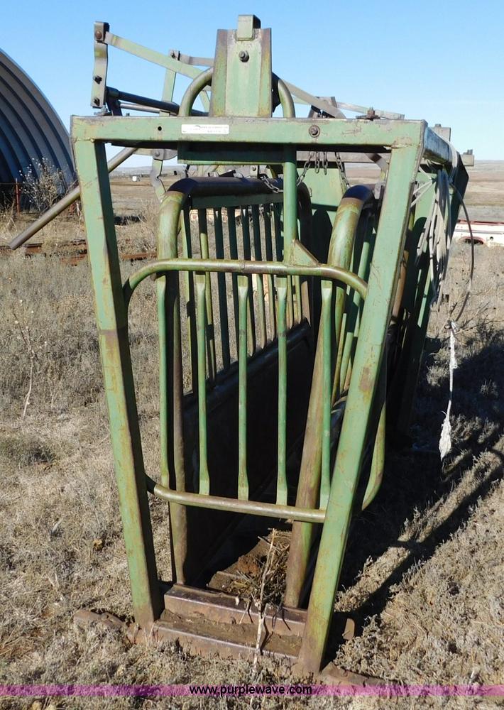image for item AW9358 Powder River squeeze chute