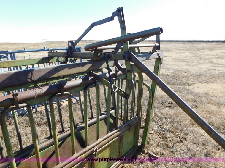 image for item AW9358 Powder River squeeze chute