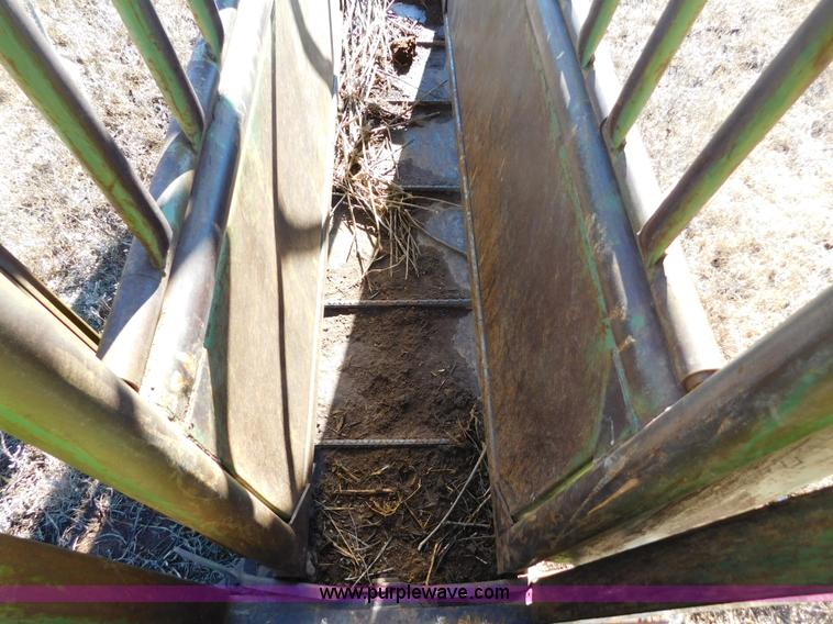 image for item AW9358 Powder River squeeze chute