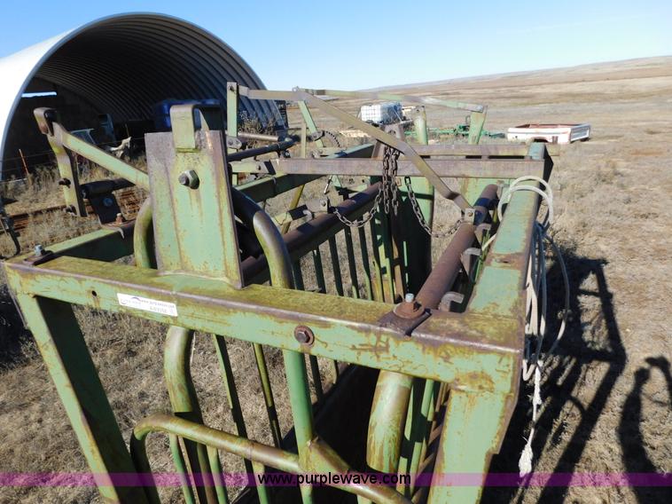 image for item AW9358 Powder River squeeze chute