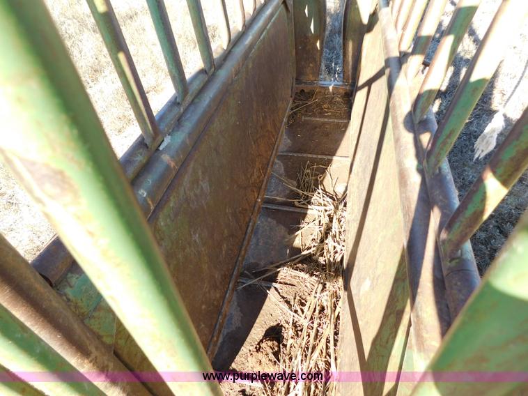 image for item AW9358 Powder River squeeze chute