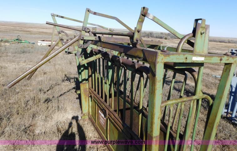 image for item AW9358 Powder River squeeze chute