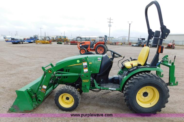 image for item AW9366 2011 John Deere 2720 MFWD tractor