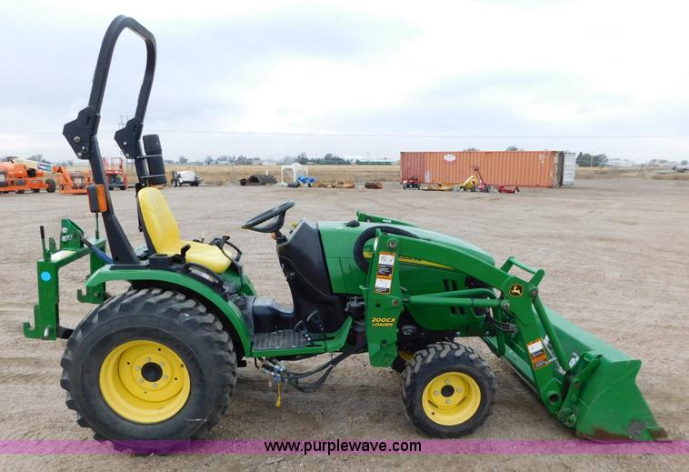 image for item AW9366 2011 John Deere 2720 MFWD tractor