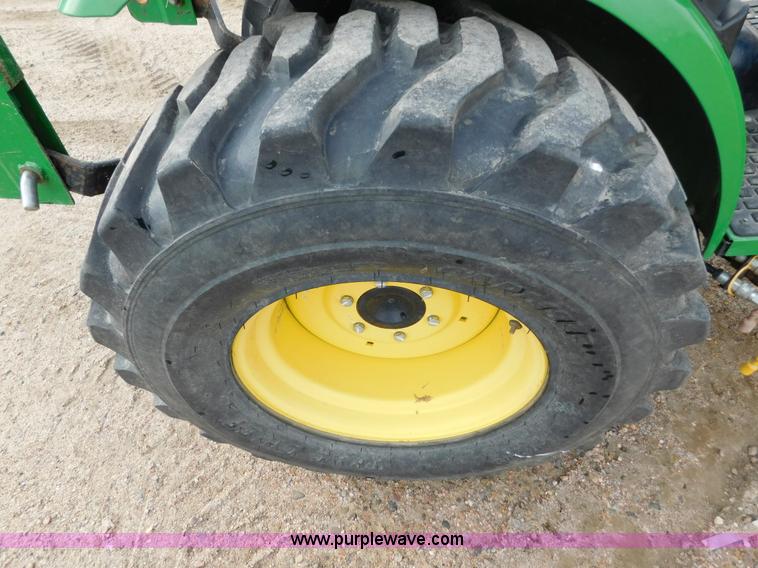 image for item AW9366 2011 John Deere 2720 MFWD tractor