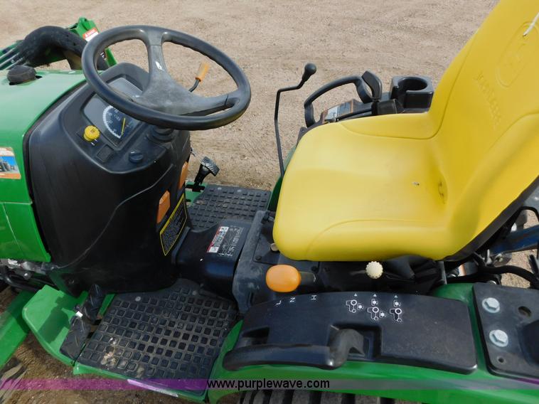 image for item AW9366 2011 John Deere 2720 MFWD tractor