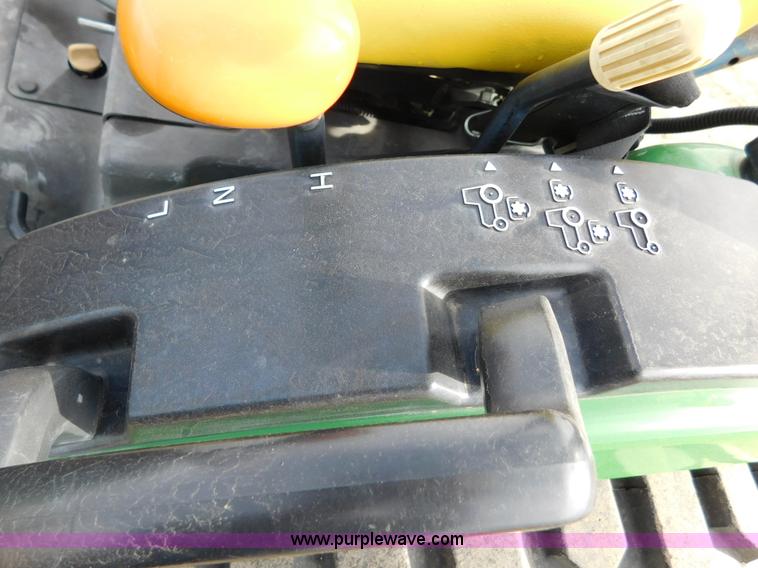 image for item AW9366 2011 John Deere 2720 MFWD tractor