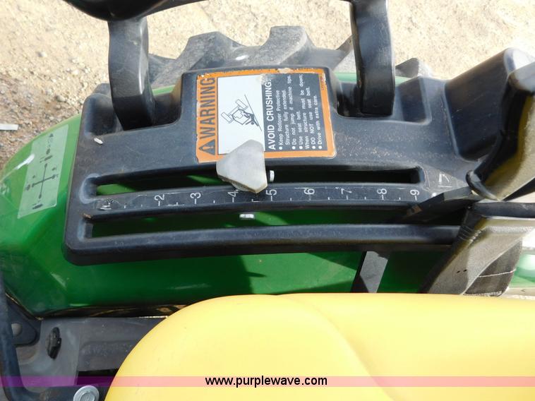 image for item AW9366 2011 John Deere 2720 MFWD tractor