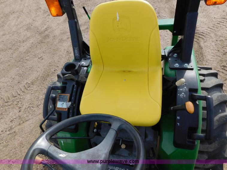 image for item AW9366 2011 John Deere 2720 MFWD tractor