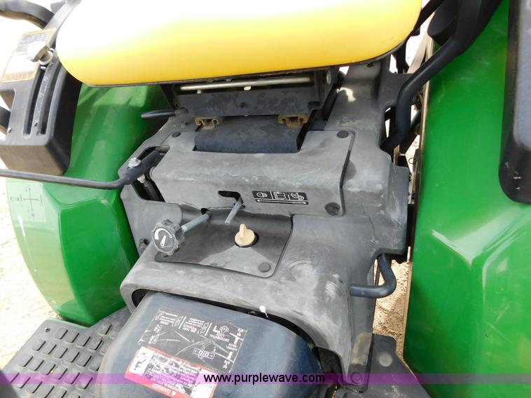 image for item AW9366 2011 John Deere 2720 MFWD tractor