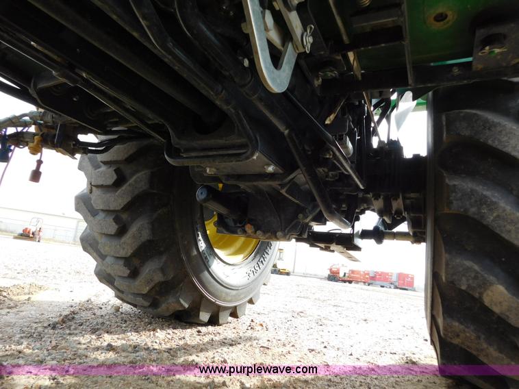 image for item AW9366 2011 John Deere 2720 MFWD tractor