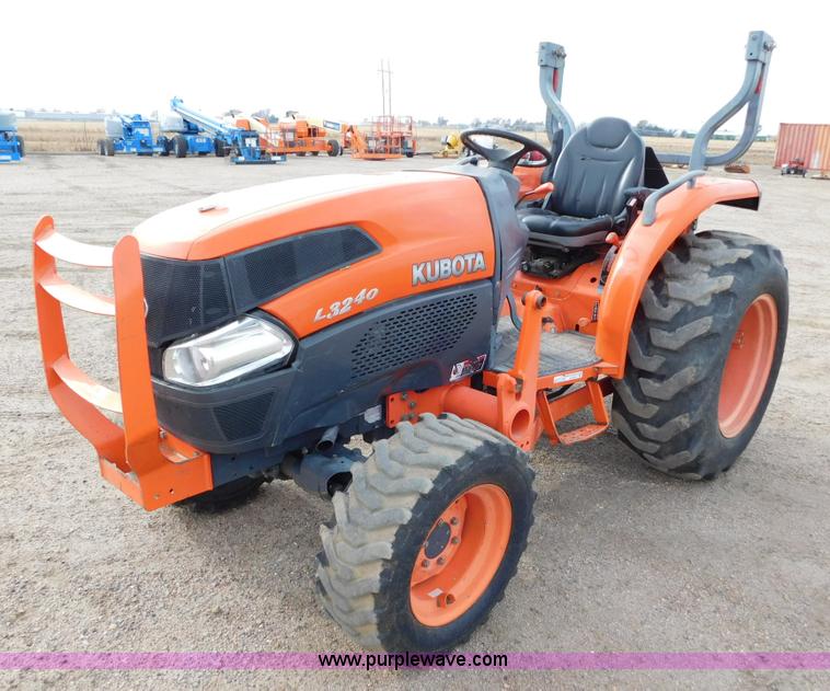 image for item AW9367 2011 Kubota L3240D MFWD tractor