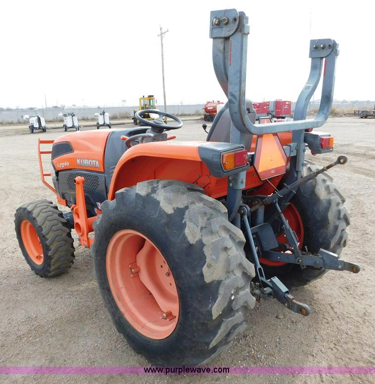 image for item AW9367 2011 Kubota L3240D MFWD tractor