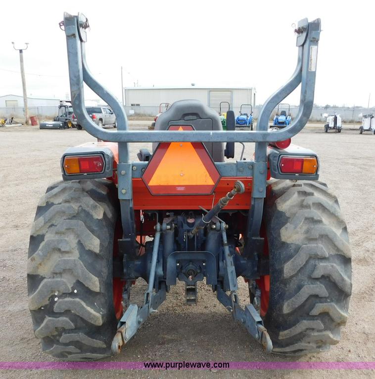 image for item AW9367 2011 Kubota L3240D MFWD tractor