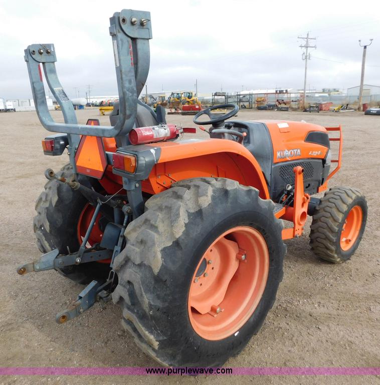 image for item AW9367 2011 Kubota L3240D MFWD tractor