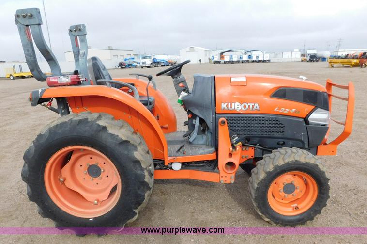 image for item AW9367 2011 Kubota L3240D MFWD tractor