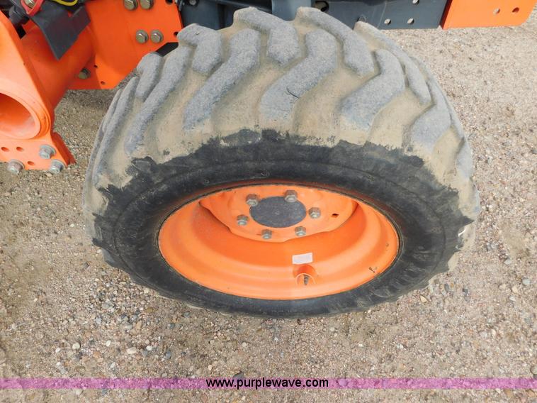 image for item AW9367 2011 Kubota L3240D MFWD tractor