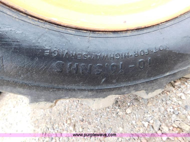 image for item AW9367 2011 Kubota L3240D MFWD tractor