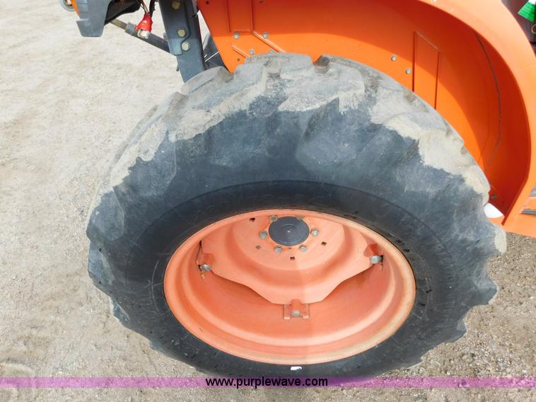 image for item AW9367 2011 Kubota L3240D MFWD tractor