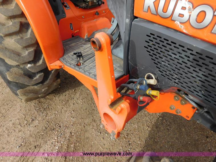 image for item AW9367 2011 Kubota L3240D MFWD tractor