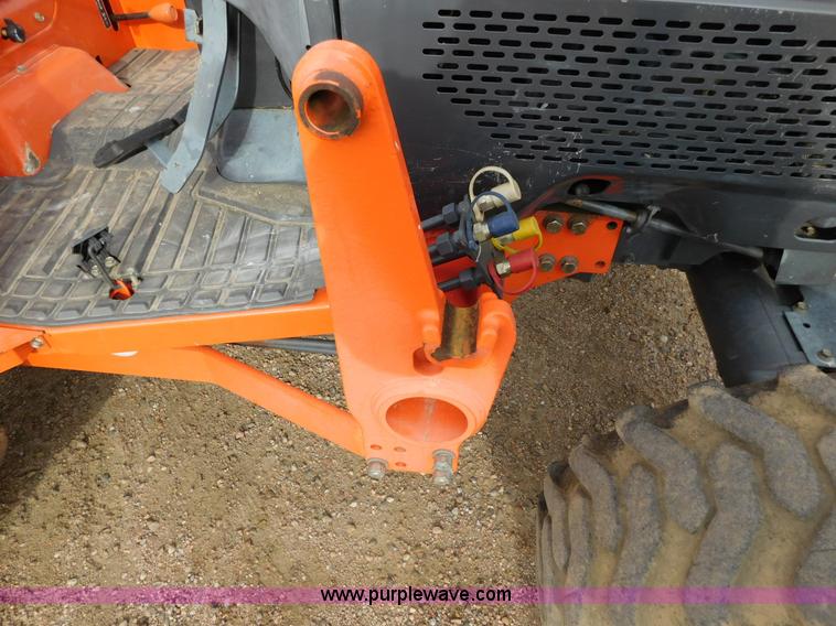 image for item AW9367 2011 Kubota L3240D MFWD tractor