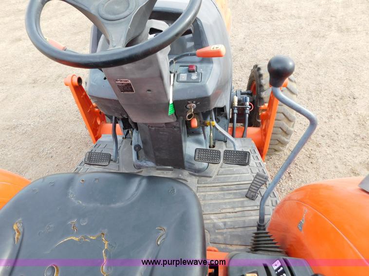 image for item AW9367 2011 Kubota L3240D MFWD tractor