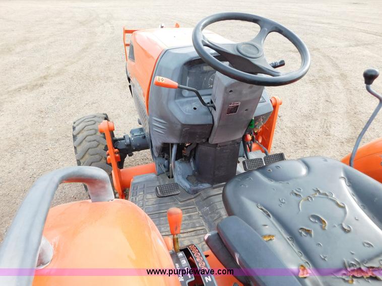 image for item AW9367 2011 Kubota L3240D MFWD tractor