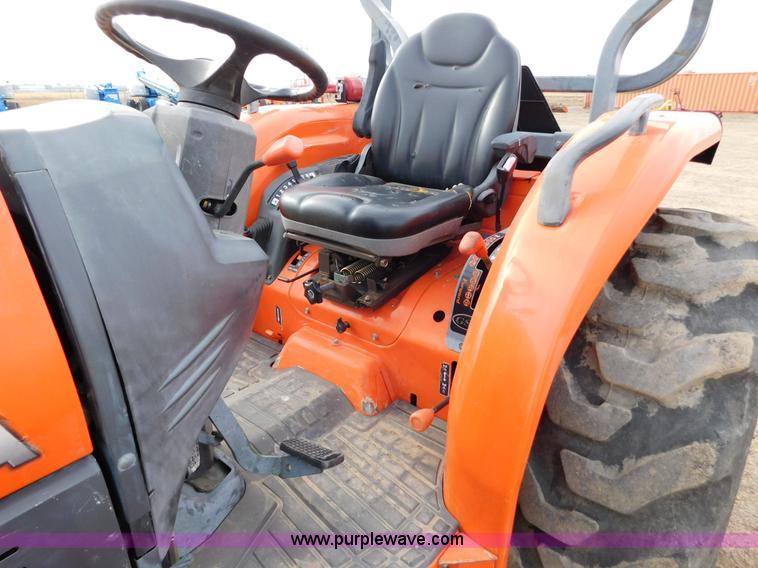 image for item AW9367 2011 Kubota L3240D MFWD tractor
