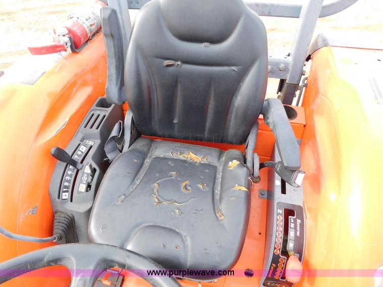 image for item AW9367 2011 Kubota L3240D MFWD tractor