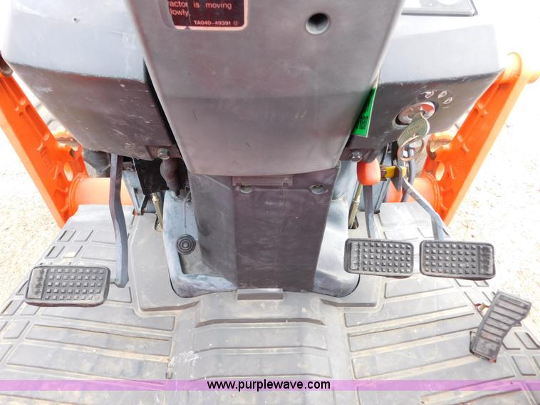 image for item AW9367 2011 Kubota L3240D MFWD tractor