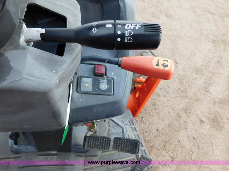 image for item AW9367 2011 Kubota L3240D MFWD tractor