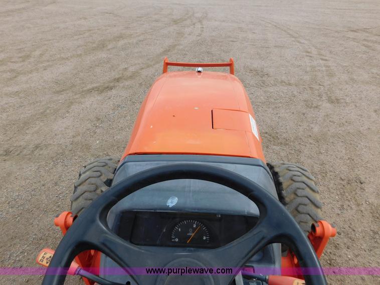 image for item AW9367 2011 Kubota L3240D MFWD tractor