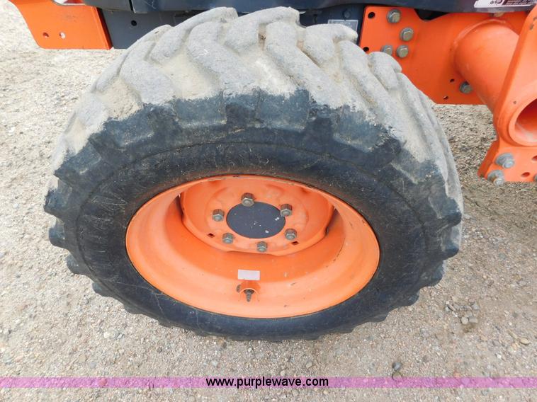 image for item AW9367 2011 Kubota L3240D MFWD tractor