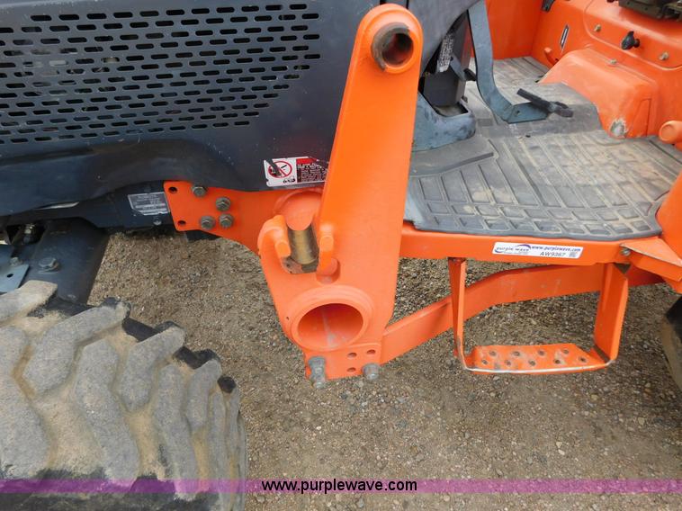 image for item AW9367 2011 Kubota L3240D MFWD tractor