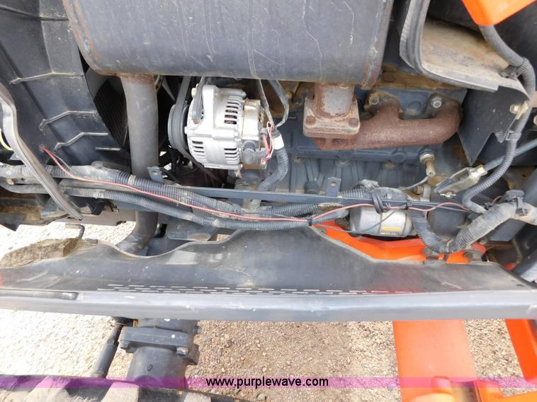 image for item AW9367 2011 Kubota L3240D MFWD tractor