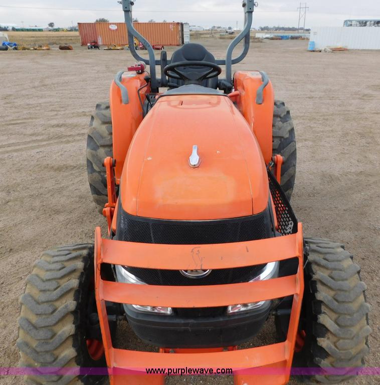 image for item AW9367 2011 Kubota L3240D MFWD tractor