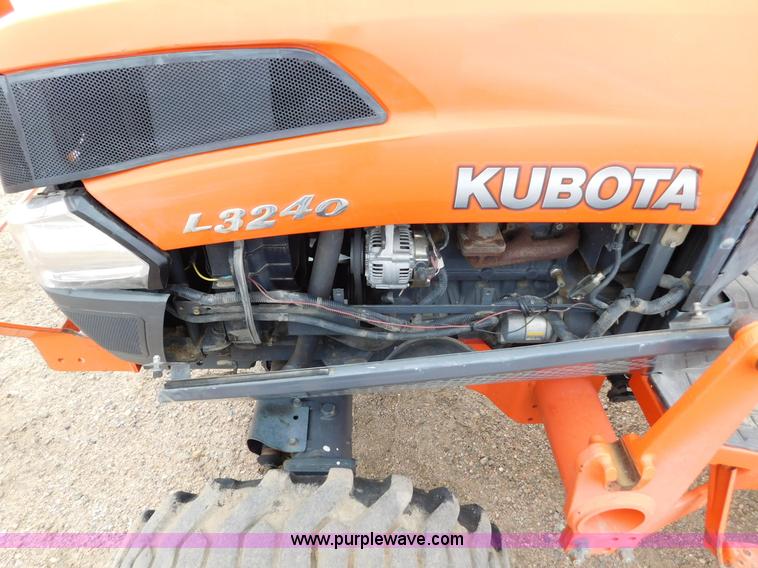 image for item AW9367 2011 Kubota L3240D MFWD tractor