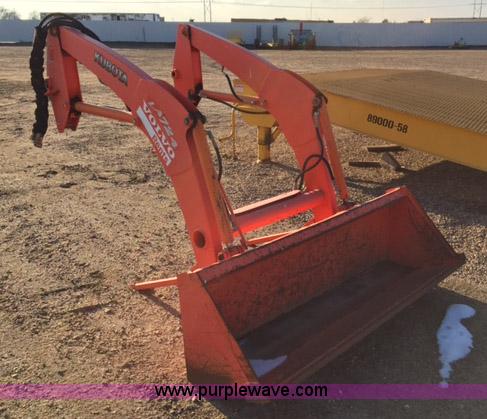 image for item AW9367 2011 Kubota L3240D MFWD tractor