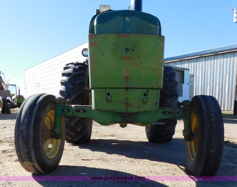 image for item AW9371 John Deere 2040 tractor