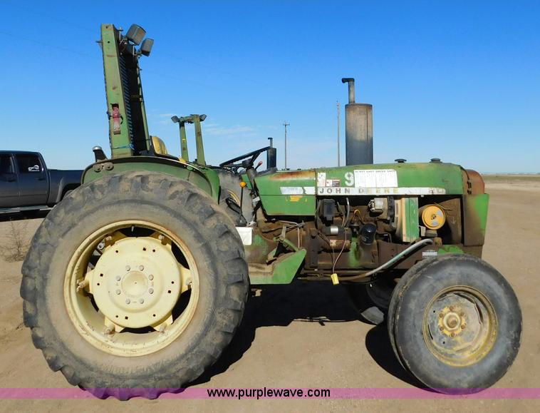 image for item AW9372 John Deere 2040 tractor