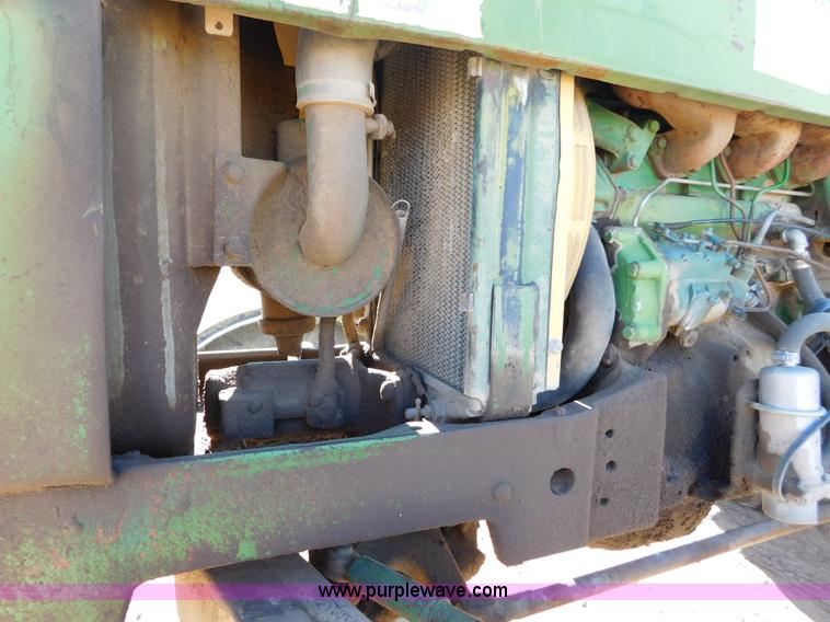 image for item AW9372 John Deere 2040 tractor