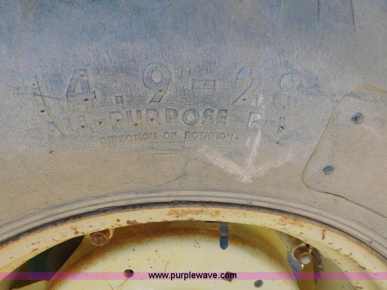 image for item AW9372 John Deere 2040 tractor