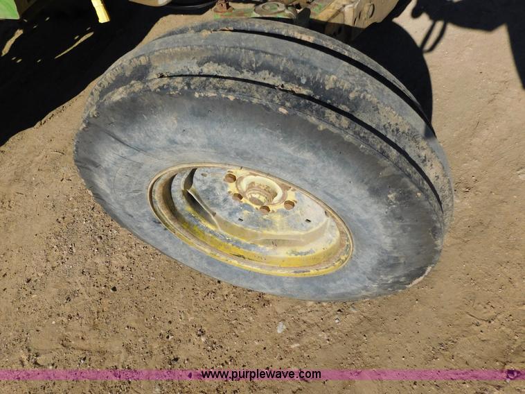 image for item AW9372 John Deere 2040 tractor