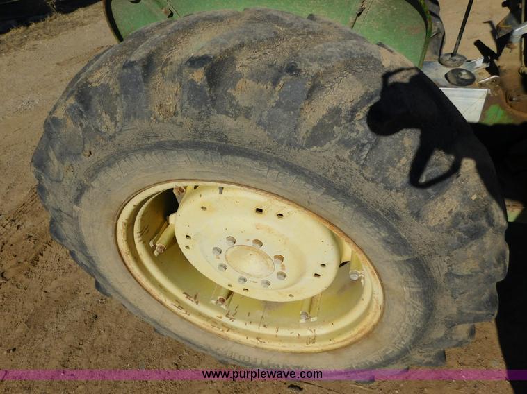 image for item AW9372 John Deere 2040 tractor